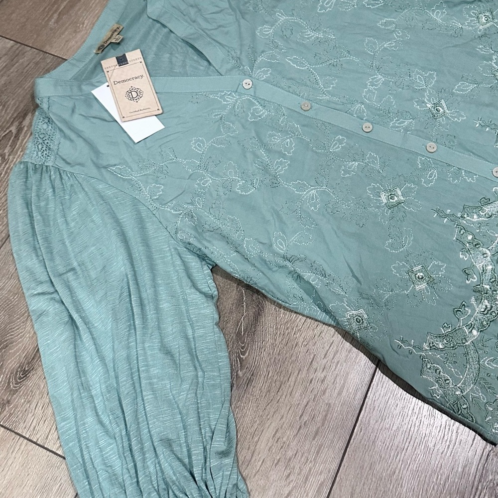 •Sold•  NWT Democracy Elbow Lantern 1/3 Sleeve Embroidered Button Up - Picture 8 of 15